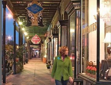 Bed And Breakfast for 6 Guests in New Orleans, Orleans Parish, Picture 2