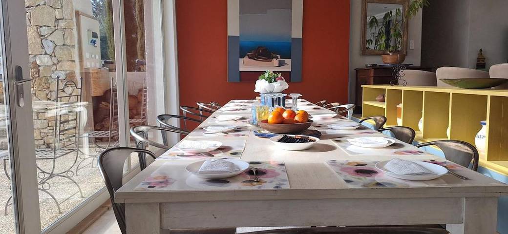 Location de vacances pour 12 personnes, avec jardin ainsi que piscine et vue à Suzette - 2