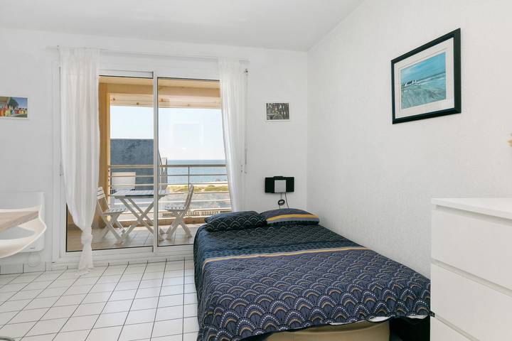 Bright Studio with Sea View, “Port and Beach”, Parking, Balcony