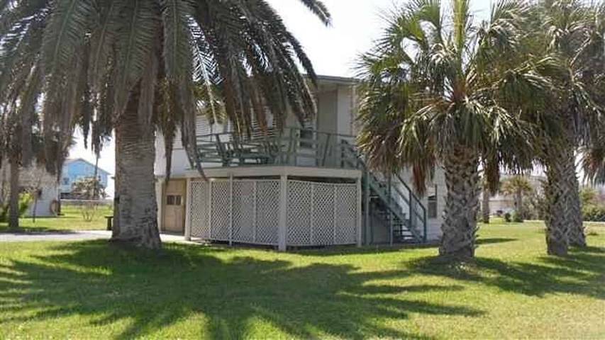 Vacation rental for 5 people, with yard and pool as well as balcony in Jamaica Beach