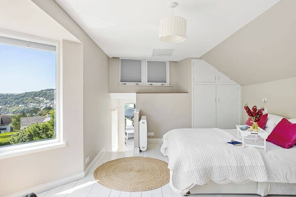 5 Bedroom House Walking distance to Beaches & Ferry to Salcombe in East Portlemouth, South Devon