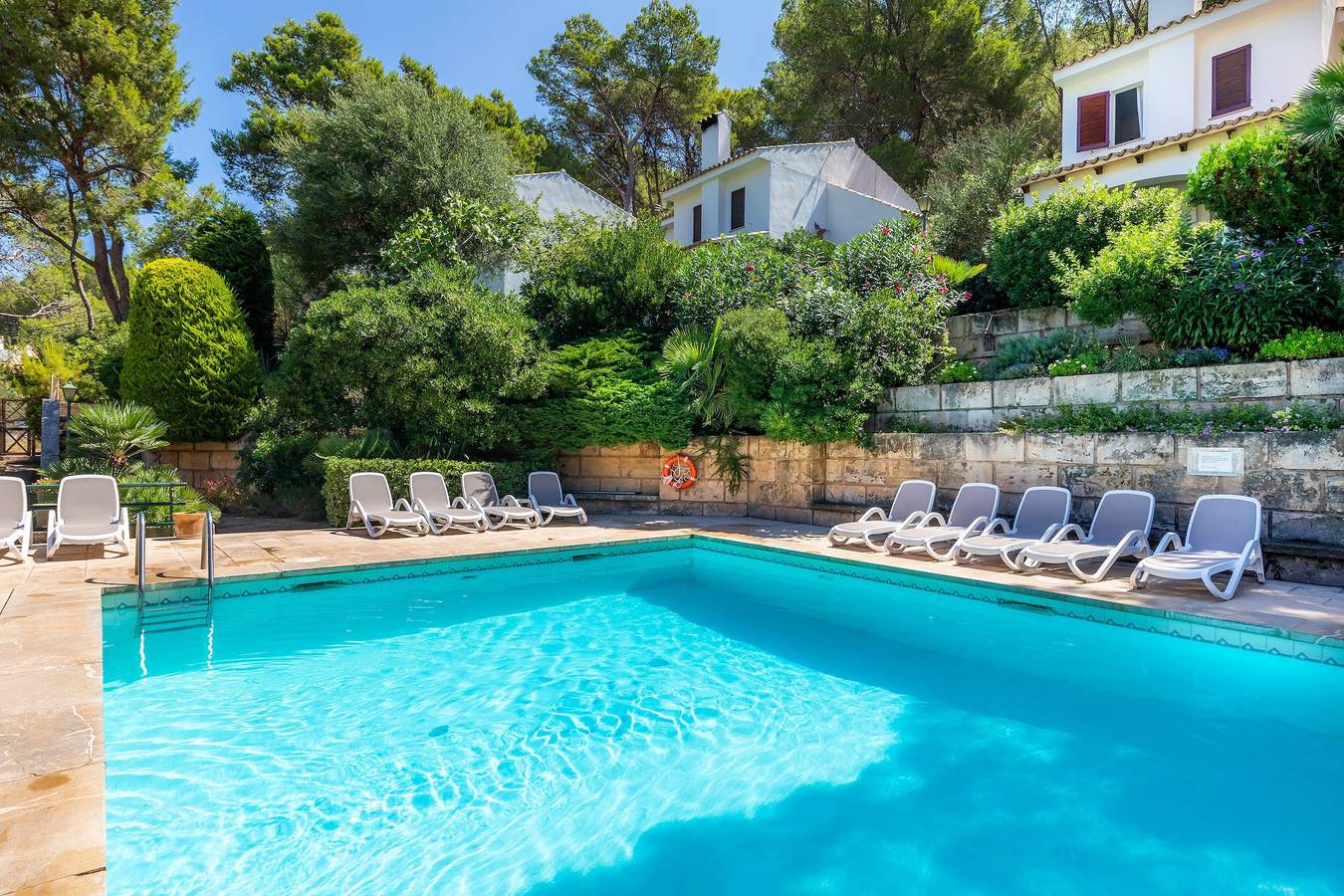 Magnifique Can Botana 1 avec jardin, terrasse, piscine et Wi-Fi in Cala Sant Vicenc, Pollença