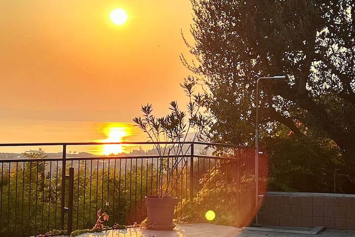 Ferienwohnung für 3 Personen, mit Terrasse und Garten sowie Pool in Costermano