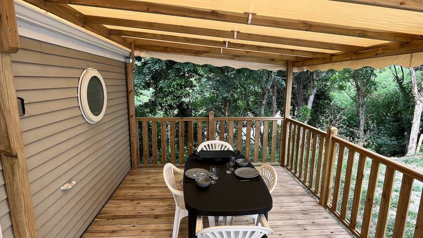 Casa mobile per 4 persone con terrazza coperta e piscina in Pradons, Ardèche