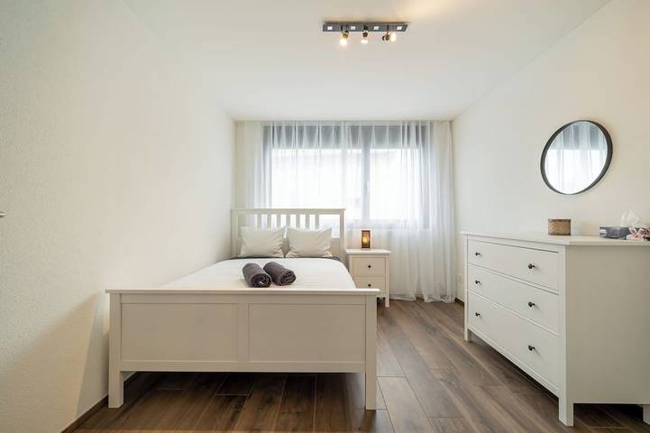 Swiss Living | High-Tech Kitchen, 1G WiFi, Balcony in Menziken, Aargau-Basel
