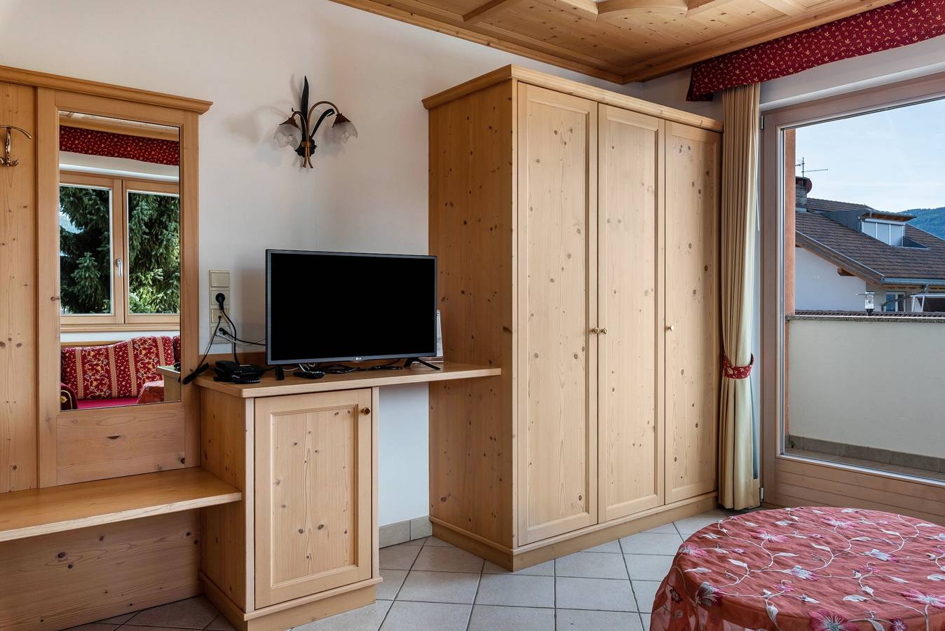 Ganze Wohnung, 'Residenz Diana Ferienwohnung 103' mit Bergblick, Balkon und Wlan in Terenten, Dolomiti Superski