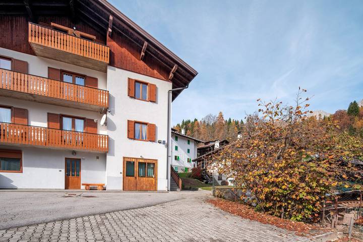 Entire apartment, Apartment 'Barbacin' with Mountain View and Shared Garden in Falcade, Dolomiti Superski