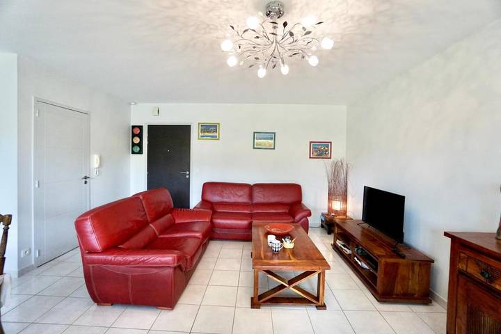 Gîte pour 2 personnes, avec terrasse et jardin dans Plage du Pérello - 2