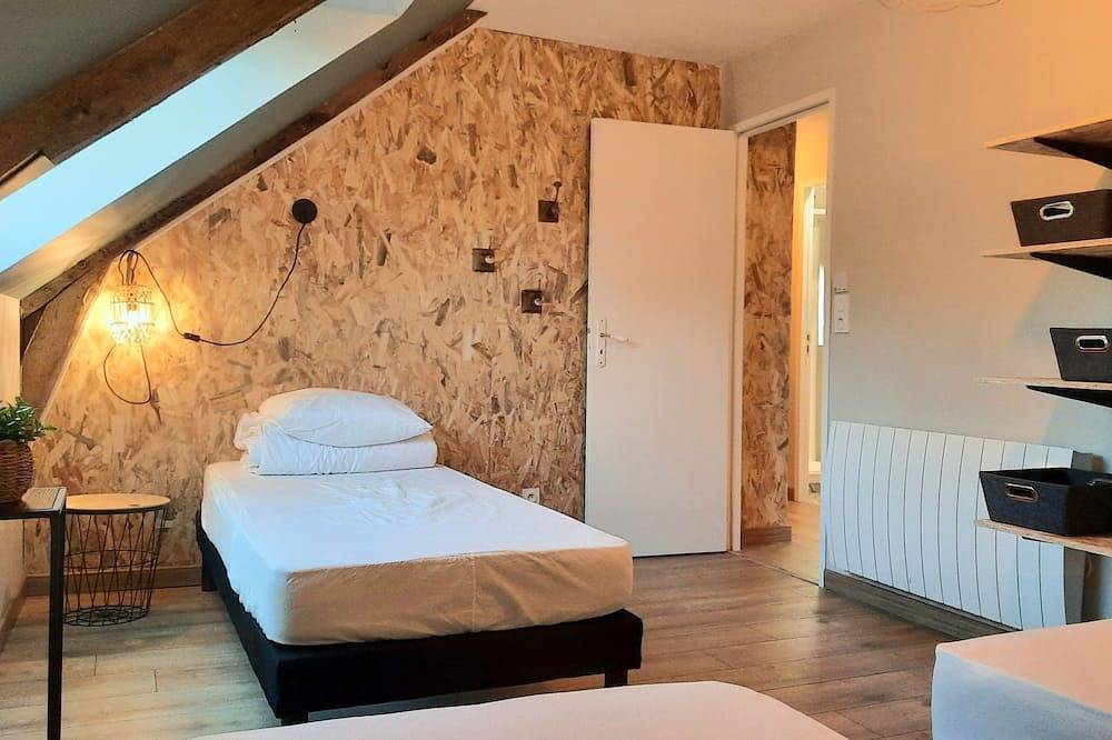 La Lórien de Brocéliande, une grande maison à la lisière de la forêt (15 pers) in Paimpont, Région de Rennes
