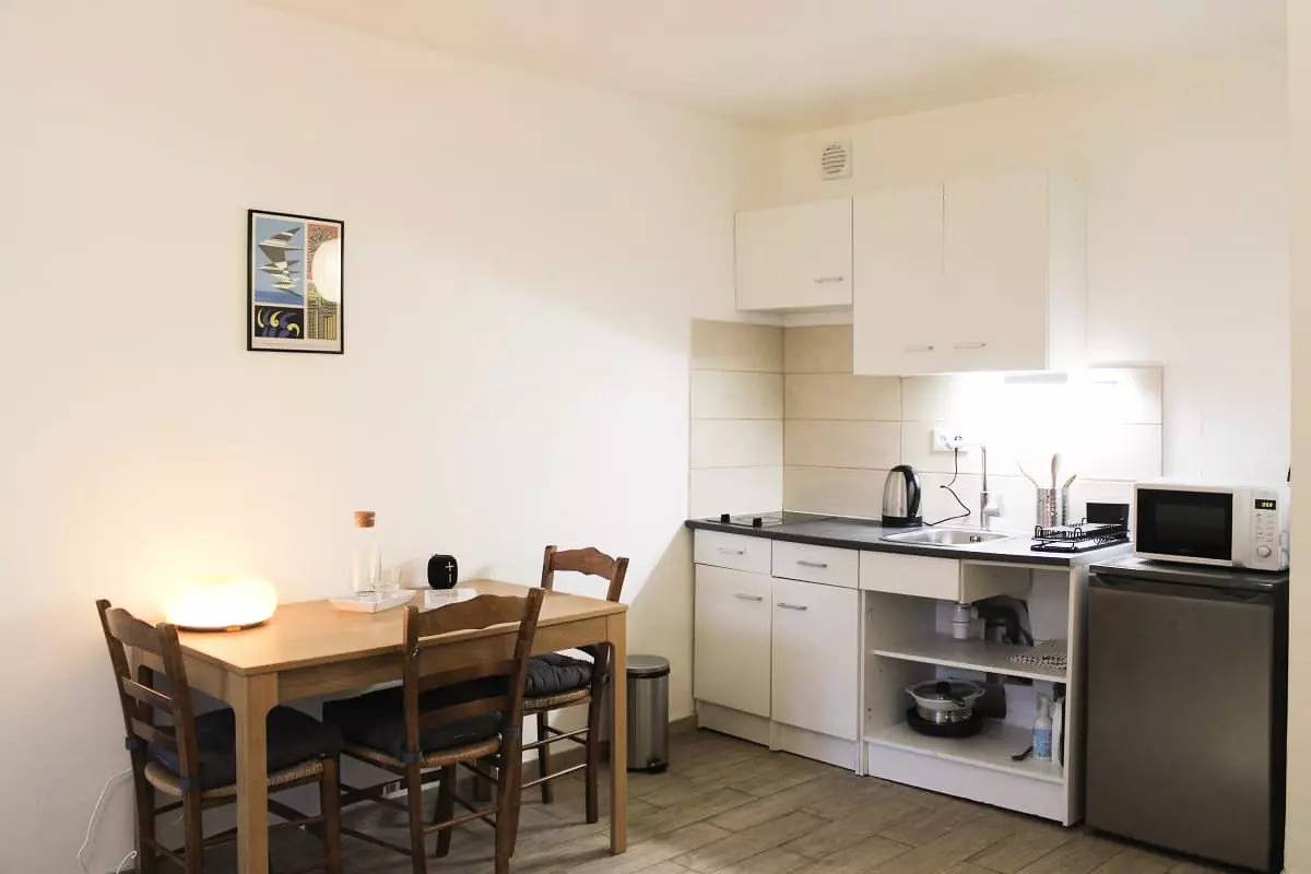 Entire studio, Studio for 2 people in Pantin, Seine-Saint-Denis