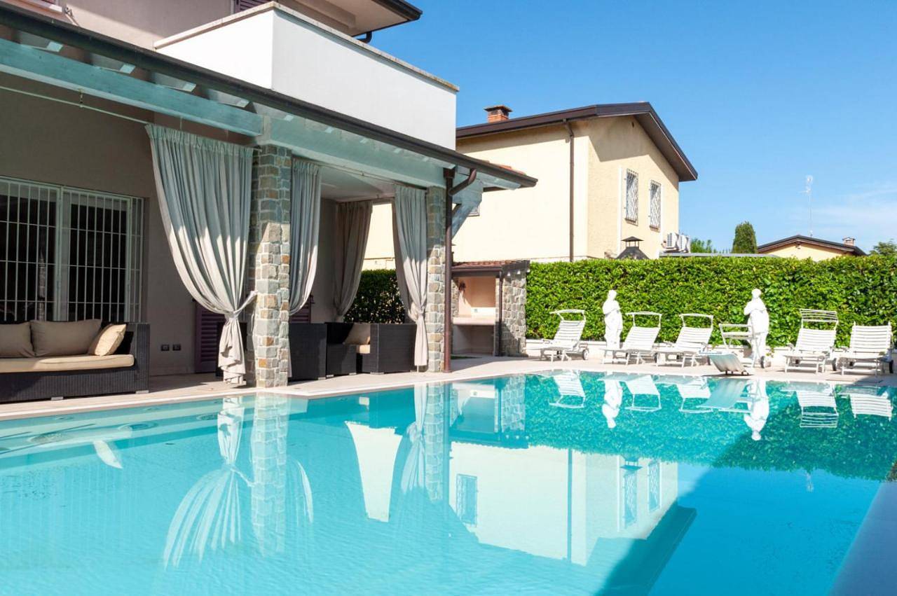 Villa Giuly in Sirmione, Prealpi Gardesane