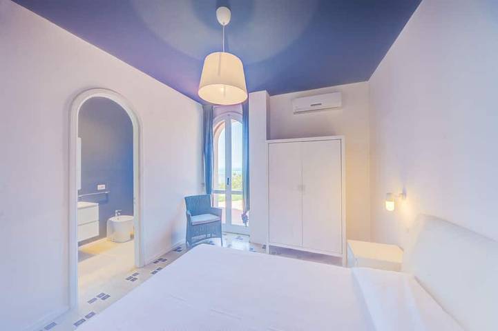 Location de vacances pour 14 personnes, avec terrasse, animaux acceptés à Agnone Bagni - 3