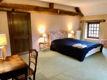 Chambre d’hôte pour 2 personnes, avec vue ainsi que jardin et piscine à Gennes-sur-Glaize