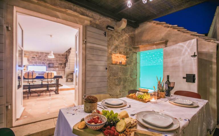 Villa pour 4 personnes, avec Balcon ainsi que Jardin et Piscine à Split - 4