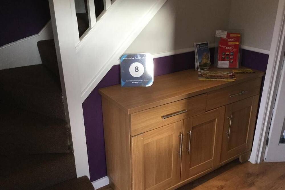 Constantine Court Homestay \nshared bathroom with owner in Shepton Mallet, Somerset