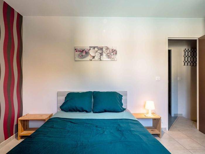 Location de vacances pour 6 personnes, avec vue ainsi que piscine et jardin à Gagnières - 2