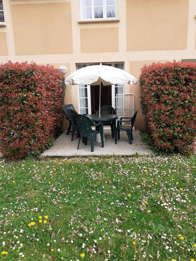 Appartement de vacances pour 4 personnes, avec jacuzzi et bassin pour enfant ainsi que jardin et piscine, animaux acceptés