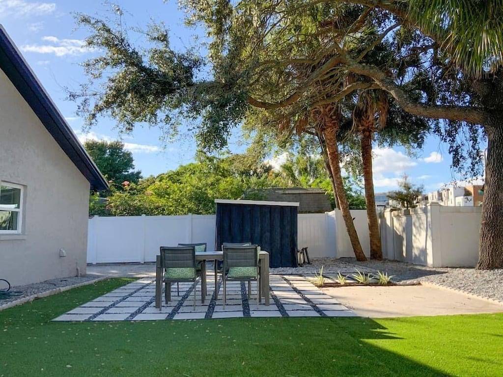 Charming home Near Tpa and Bucs stadium! Ev Charger and Jacuzzi! in Tampa, Tampa Bay