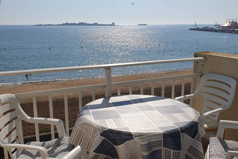 Apartamento entero, Furnished apartment in Saint Vaast la Hougue with feet in the water in Saint-Vaast-la-Hougue, Región de Cherbourg