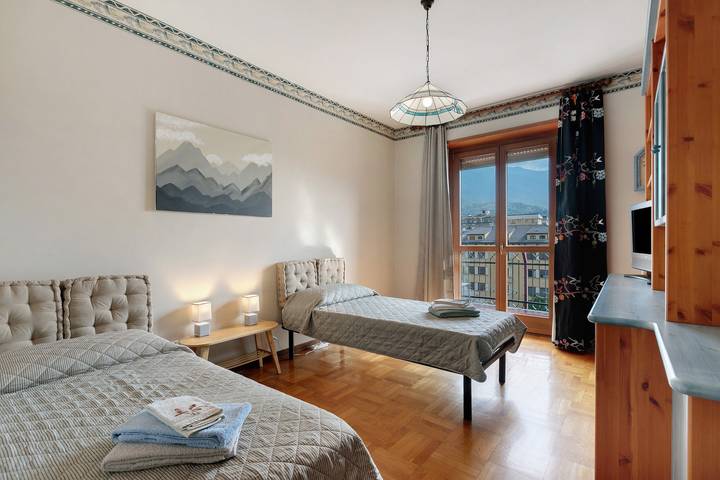 Geheel appartement, Appartement 'La Dimora Abg' met bergzicht en balkon in Aosta, Walliser Alpen