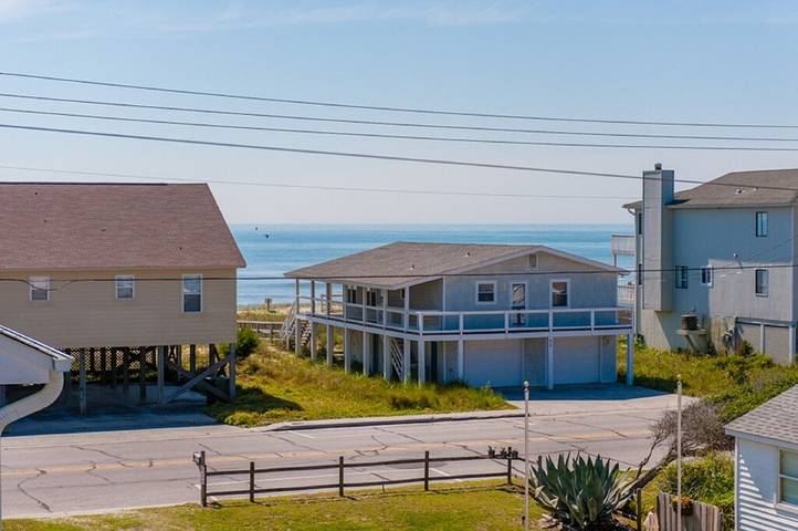 Vacation house for 10 people, with yard in North Carolina