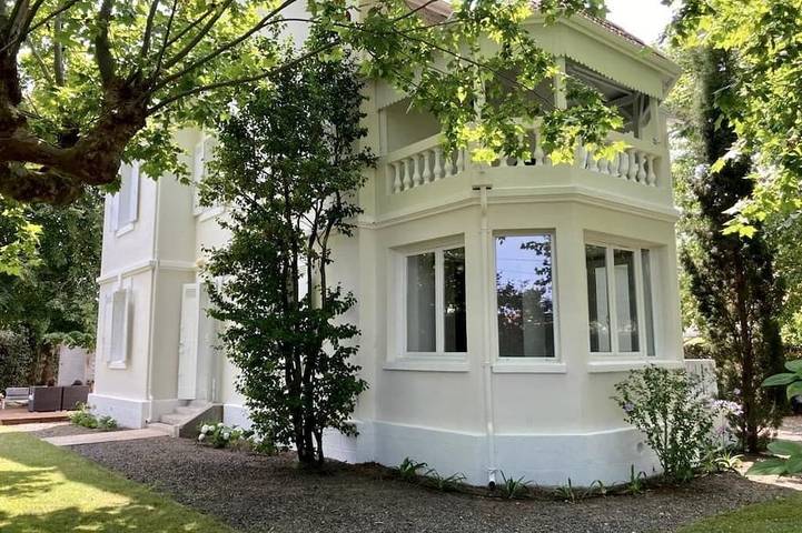 Location de vacances pour 14 personnes, avec jardin et piscine, animaux acceptés à Pontenx-les-Forges