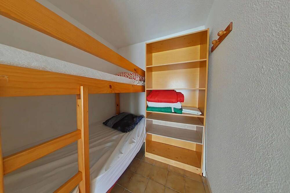Ganze Wohnung, 103 Mezzanine cabin house sleeps 6 Port Leucate Naturisme in Port Leucate, Leucate