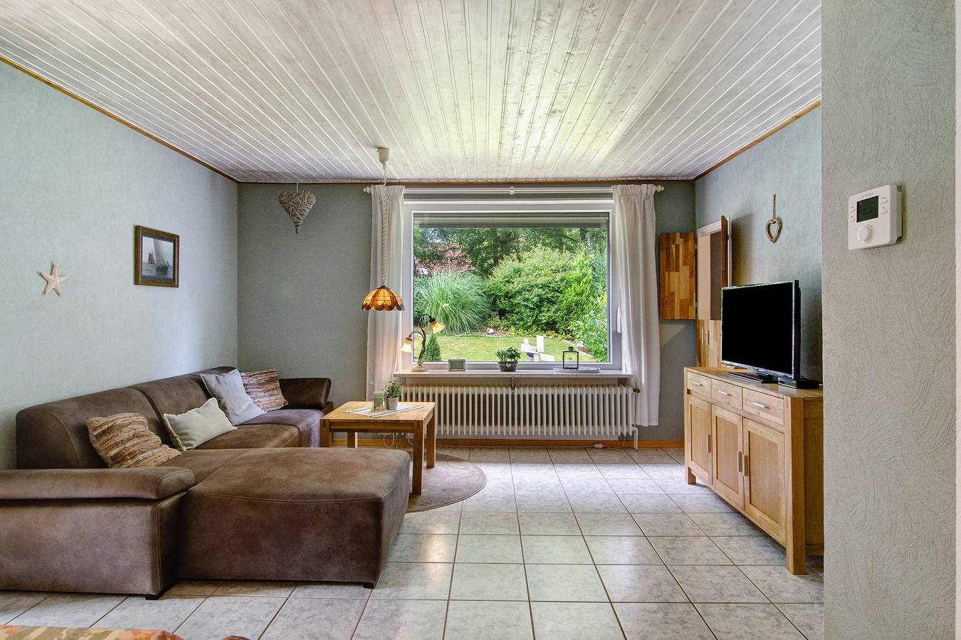 Ferienhaus 'Piet' mit privater Terrasse, privatem Garten komplett eingezäunt in Berumbur, Norden und Umgebung