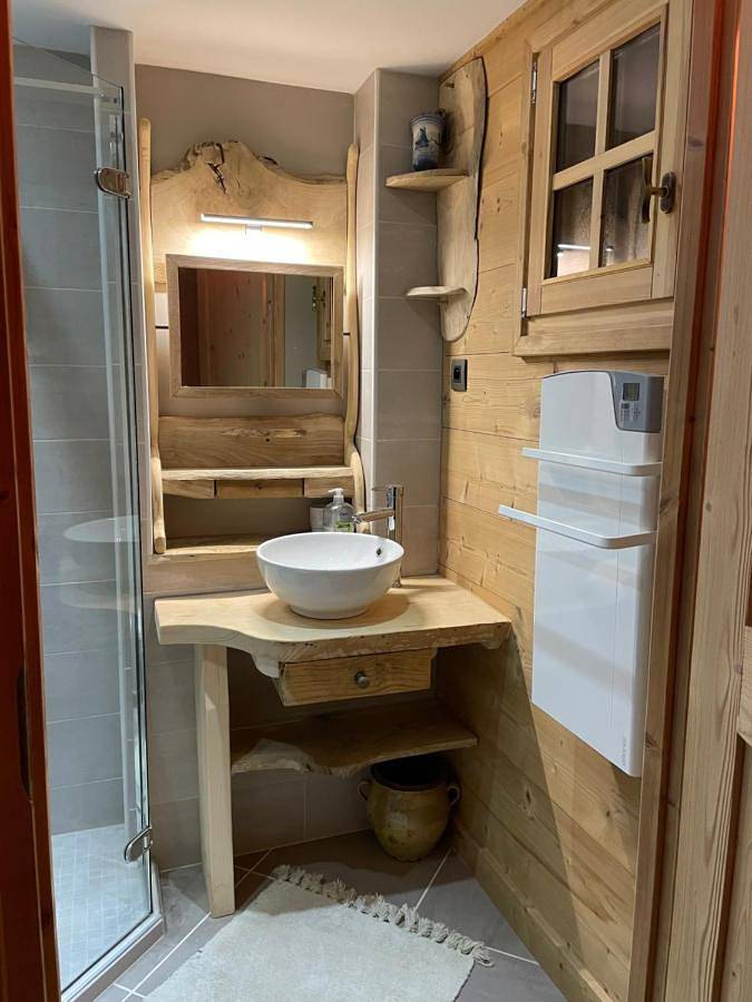 Gîte pour 2 personnes, avec piscine et vue ainsi que jardin et terrasse à Mont-Saxonnex - 3