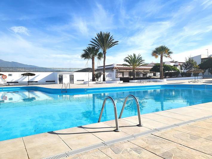 Gîte pour 4 personnes, avec terrasse et piscine à Costa del Silencio - 2