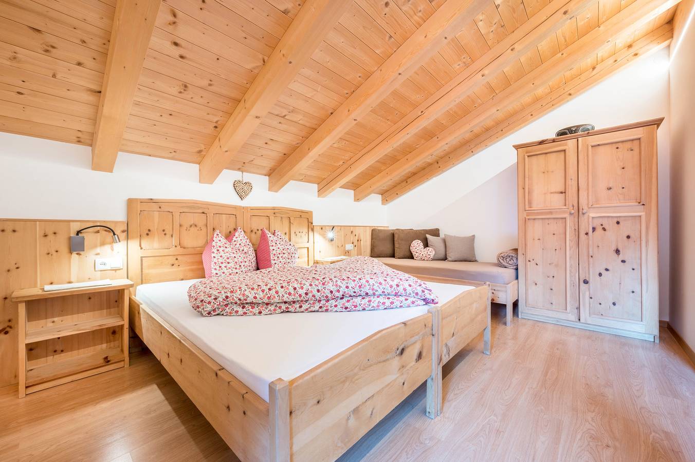 Ganze Wohnung, Ferienwohnung "Raffreiderhof Apt Zirbe" mit Bergblick, Pool und Wlan in Lüsen, Dolomiti Superski
