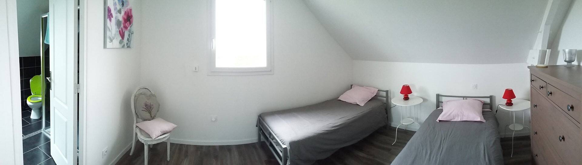 Gîte De L'Arguenon - Le Framboisier : piscine partagée, sauna, jacuzzi et terrasse privée in Jugon-les-Lacs, Région de Dinan