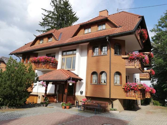 Hotel, mit Garten in Friedenweiler