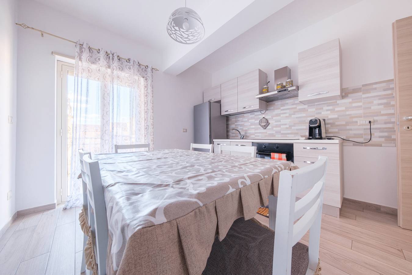 Apartamento entero, Apartamento vacacional "Damilhouse 4" con balcón y Wi-Fi in Mesina, Provincia de Messina