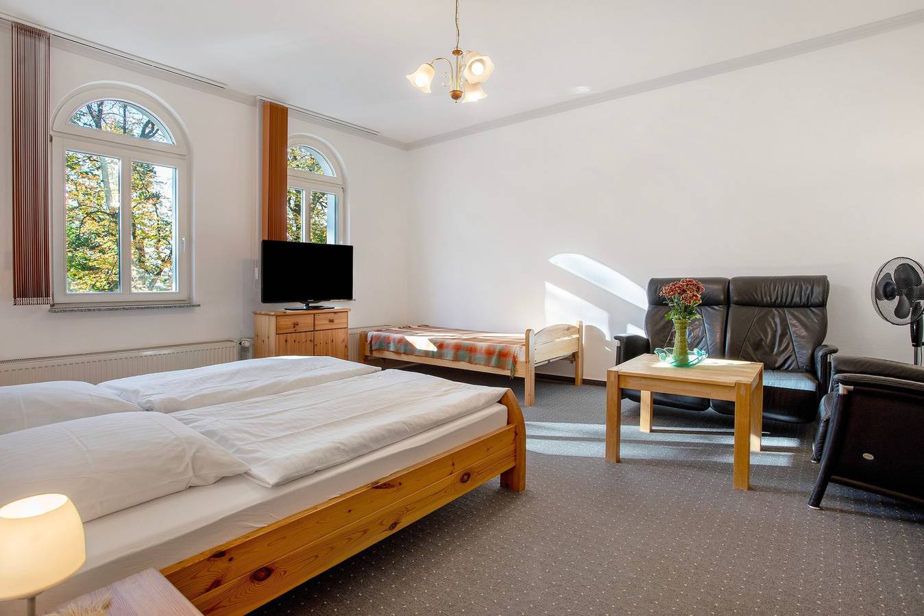Apartamento entero, Apartamento 'Fewo "Herrensee" An Der Kietzbrücke' con vistas al lago, jardín compartido y Wi-Fi in Waren (Müritz), Lago Müritz