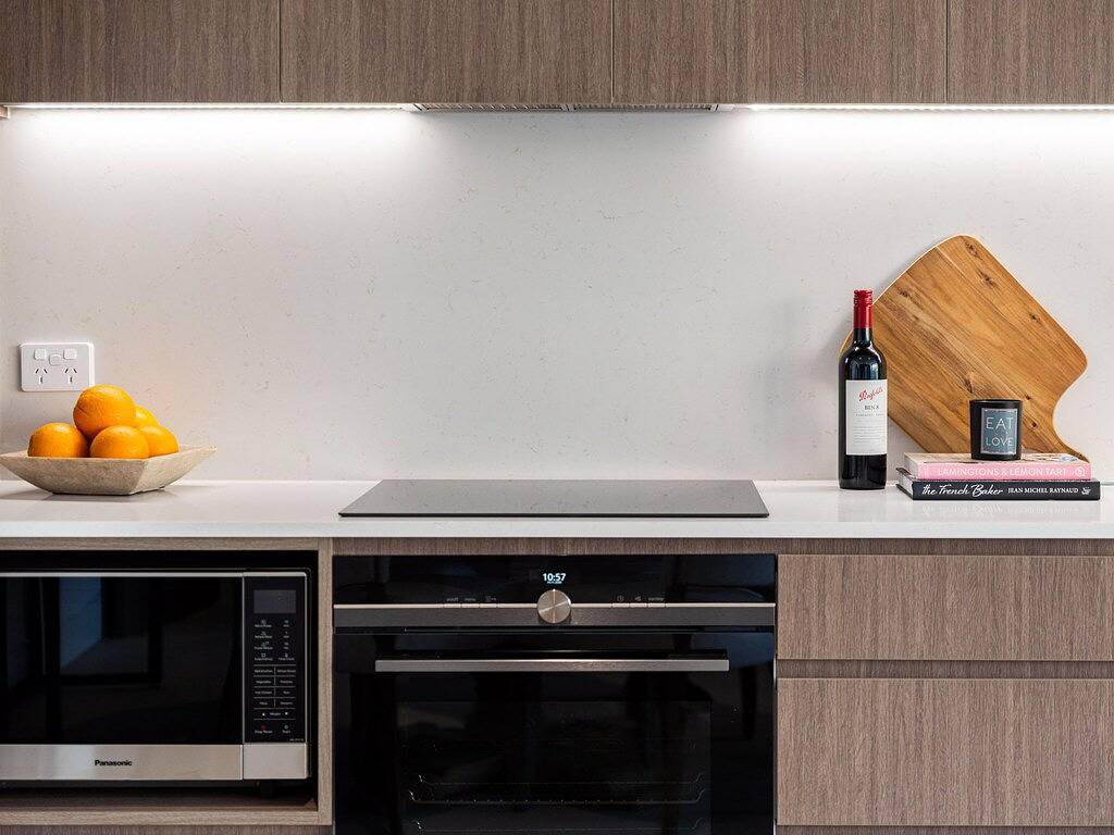 Ganze Wohnung, The Arden 6 Coogee. New Large Village View Balcony Apartment , Meters to Beach in Sydney, New South Wales