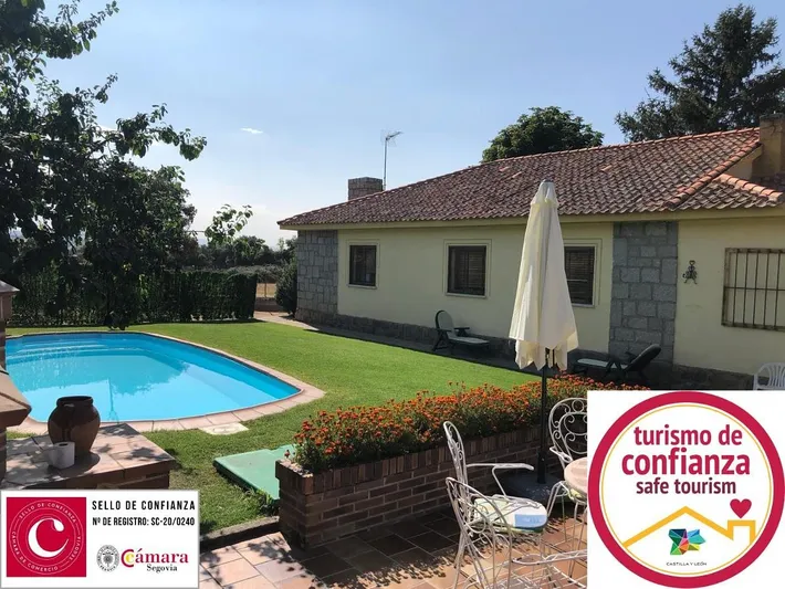 Ferienhaus für 11 Personen, mit Garten und Pool sowie Ausblick - 1