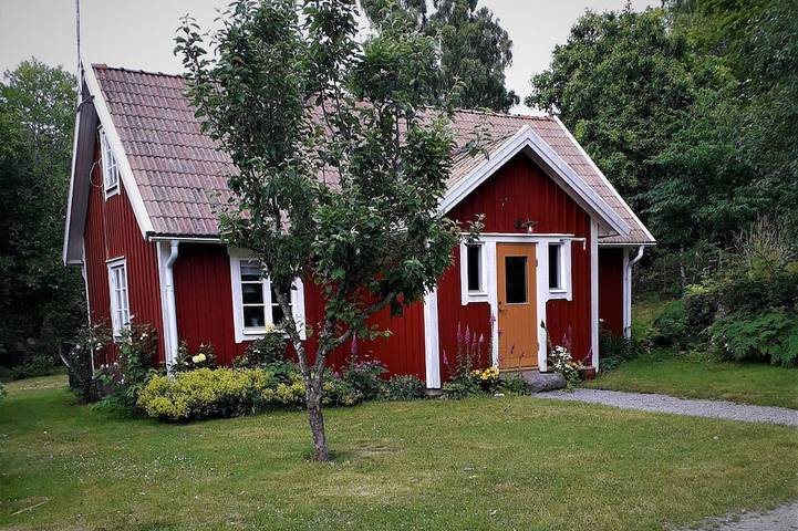 Cottage for 6 people, with terrace and garden in Sweden