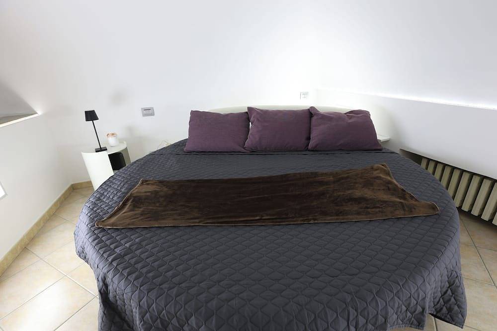 Hel lejlighed, Loft Piazza Cavour Vercelli- Private Entrance Central to Milan Turin in Centro (Vercelli), Vercelli