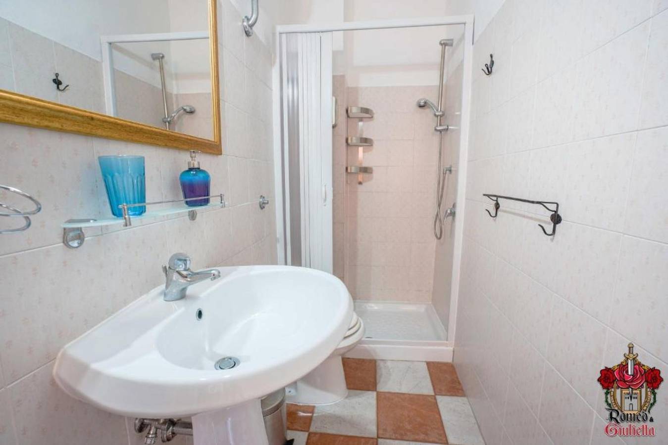 Romeo & Giulietta Rooms: Double Room in Historic Bosa in Bosa, Planargia