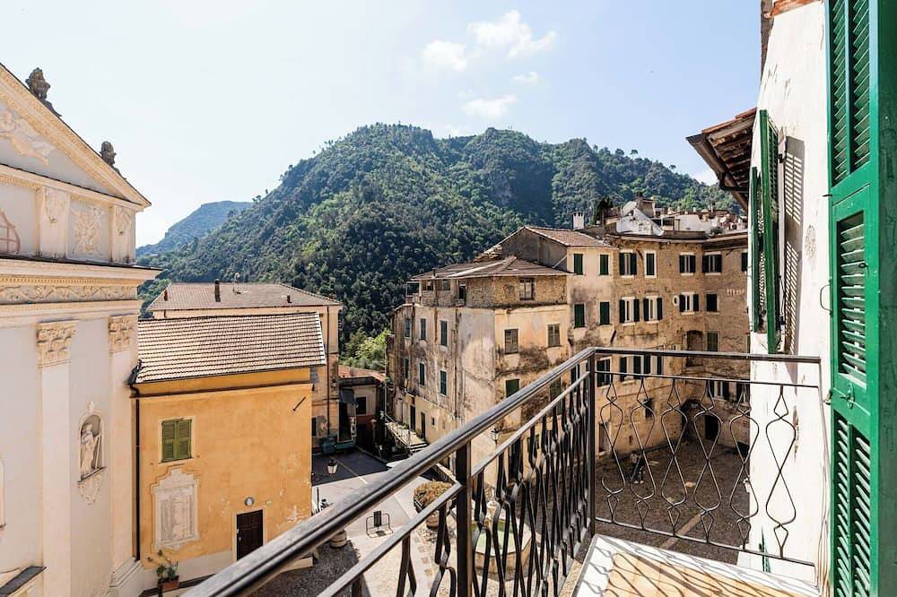 Appartement entier, Joli appartement pour 4 personnes avec climatisation, balcon et animaux admis in Airole, Alpes liguriennes