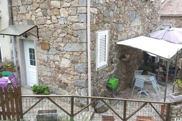 Location de vacances pour 2 personnes, avec terrasse, animaux acceptés à Bastelica - 2