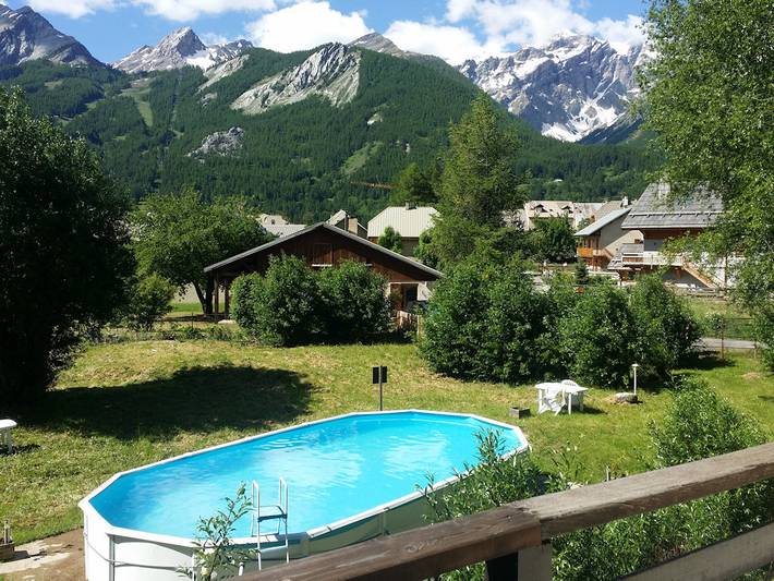 Chalet pour 18 personnes, avec terrasse ainsi que jardin et piscine, animaux acceptés dans Serre Chevalier - 3