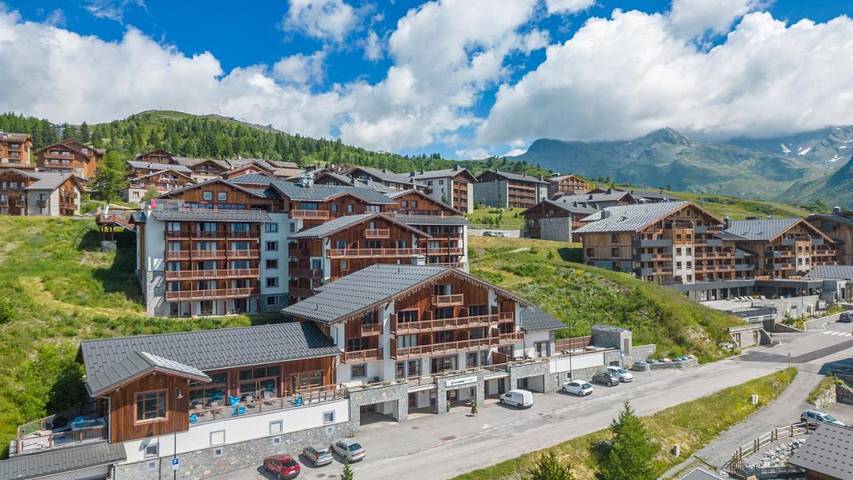 Hôtel pour 8 personnes, avec balcon et sauna ainsi que jacuzzi et piscine