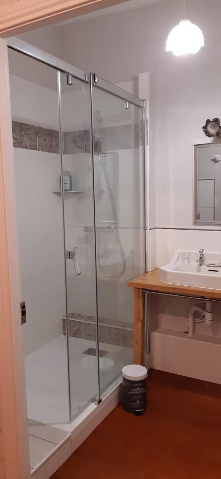 Chambre d’hôtes « Chambre Aux Oiseaux » avec jardin partagé in Hautefort, Périgord Noir