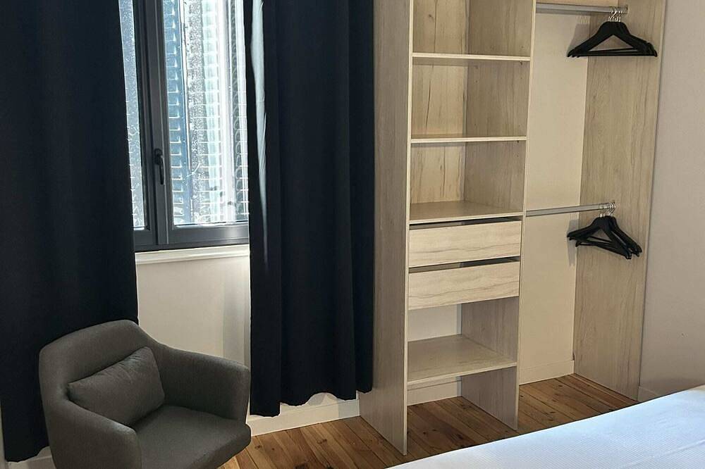 Entire apartment, Apartment 4 persons air-conditioned 1 bedroom + sofa bed Puy de Cômes 203 in Châtel-Guyon, Volcans d'Auvergne Regional Nature Park