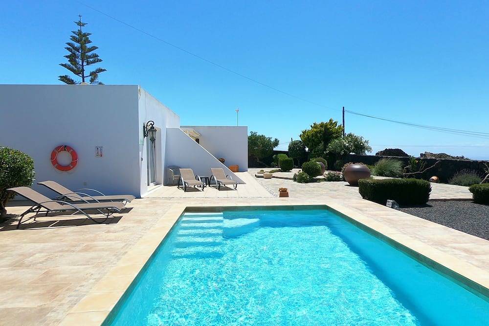 Villa Essence: una villa rural única en Conil, Lanzarote in Conil, Tías