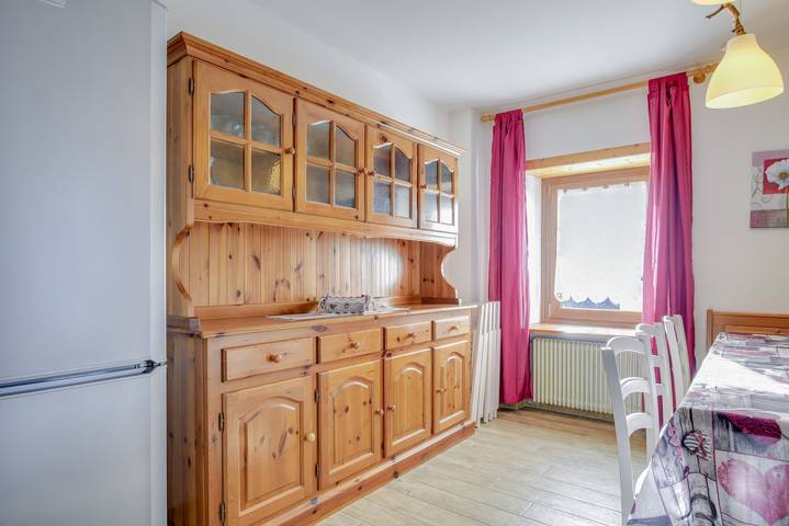 Apartamento entero, Amplio apartamento "Cesa Crepaz" con vistas a la montaña, Wi-Fi y jardín in Canazei, Dolomiti Superski