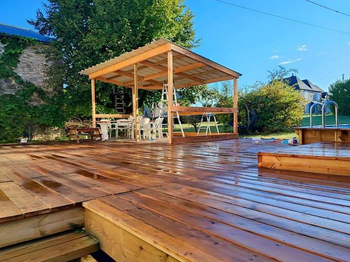 Gîte pour 7 personnes, avec terrasse et piscine à Jugeals-Nazareth