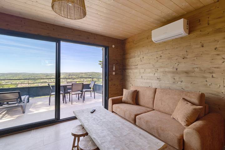 Lodge Spa Céleste mit Panoramablick über Sarlat, WLAN und Klimaanlage in Sarlat-la-Canéda, Périgord Noir